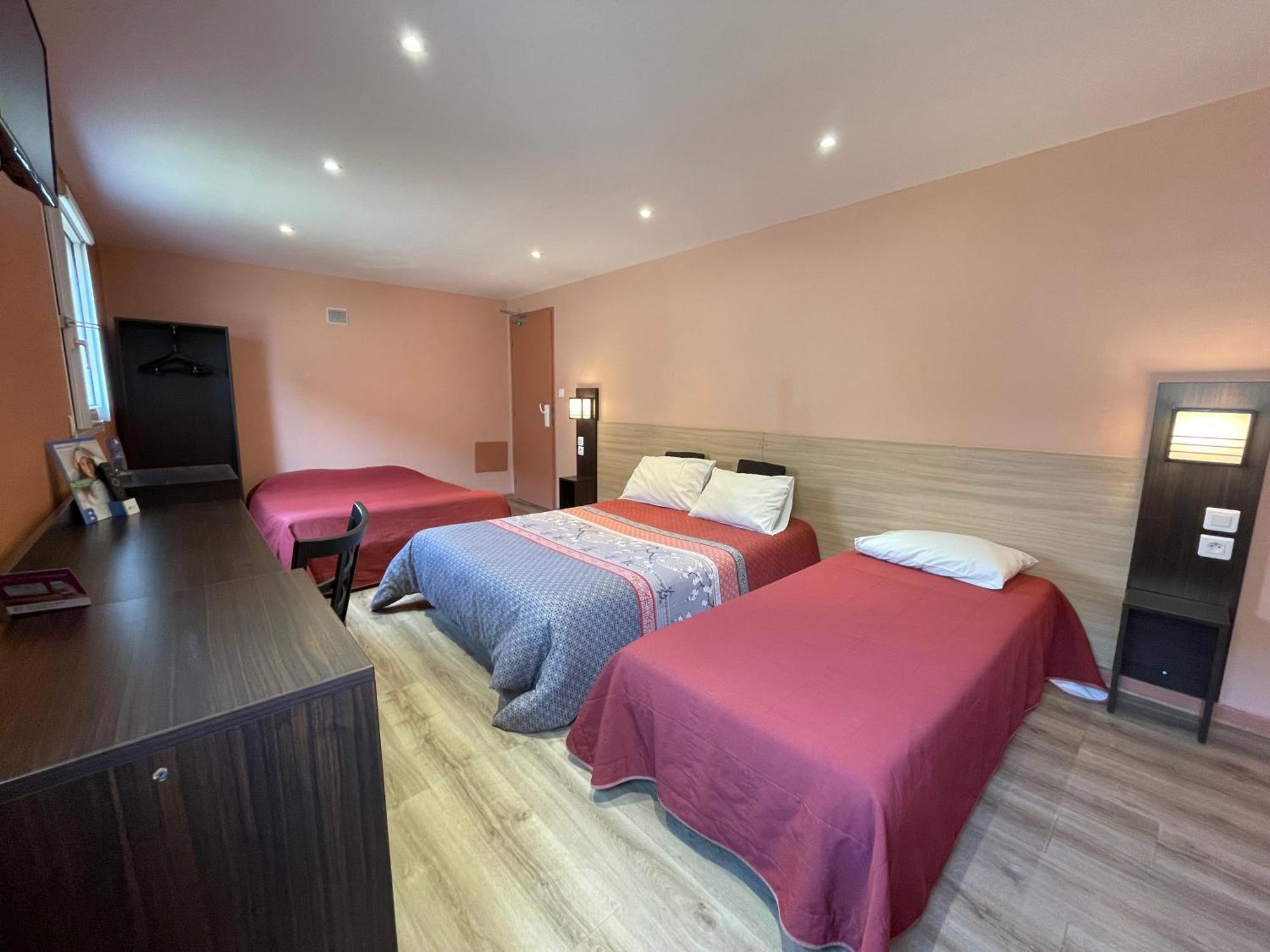 Brit Hotel St-Quentin/Nord Fayet  Exteriör bild