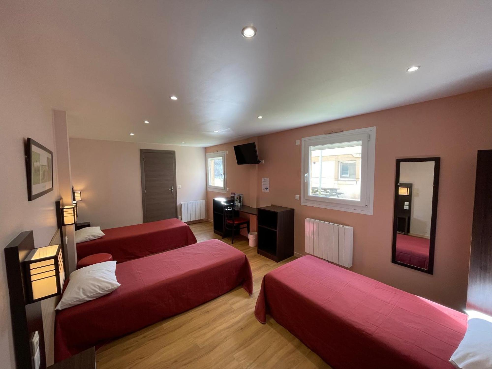 Brit Hotel St-Quentin/Nord Fayet  Exteriör bild