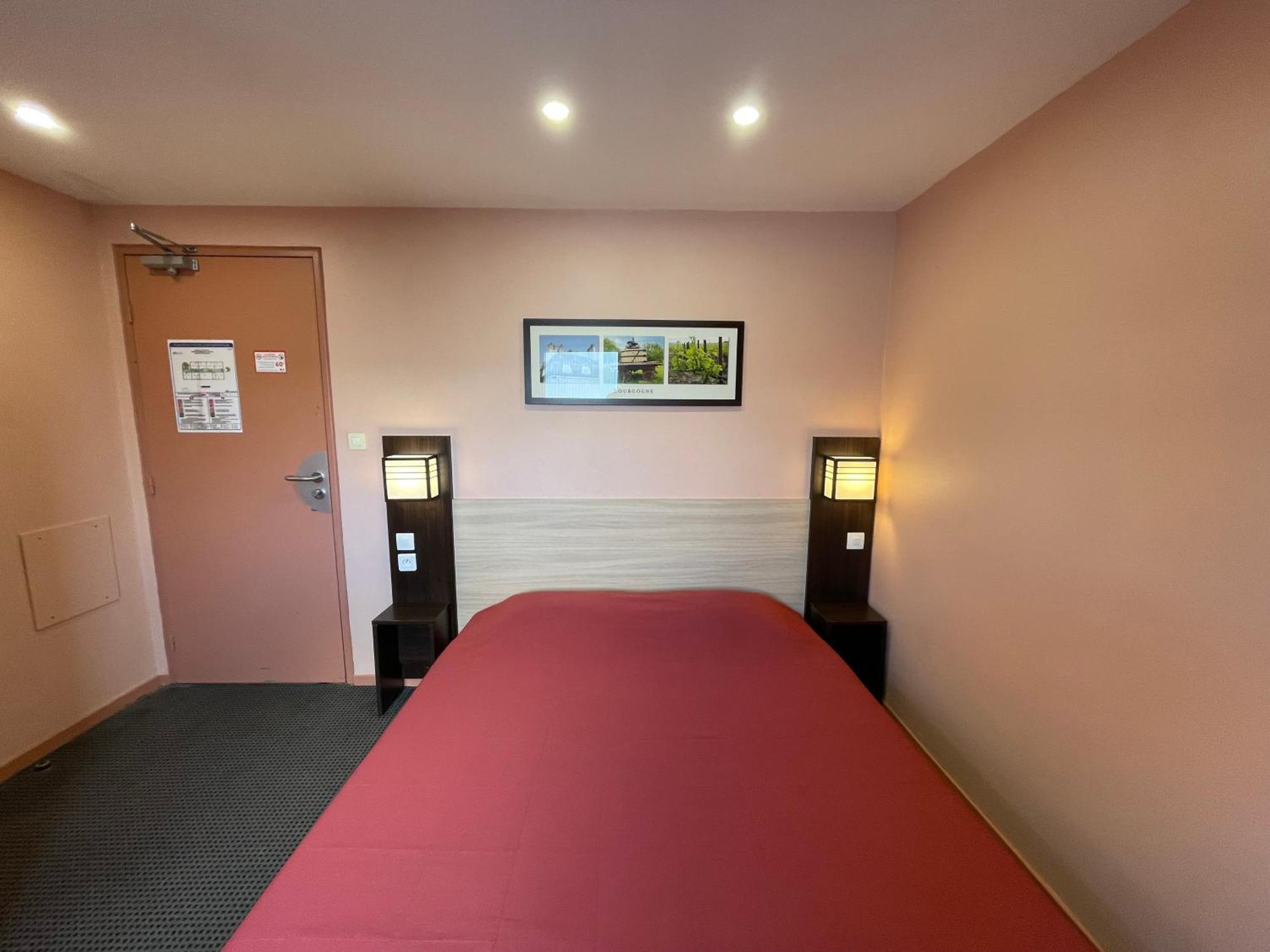 Brit Hotel St-Quentin/Nord Fayet  Exteriör bild